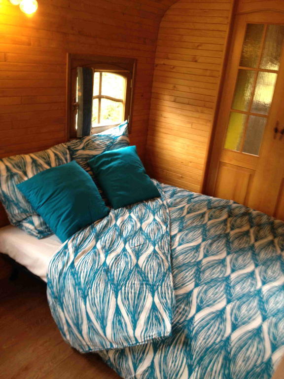 Roulotte Du Petit Bois Villa Theillement Ngoại thất bức ảnh